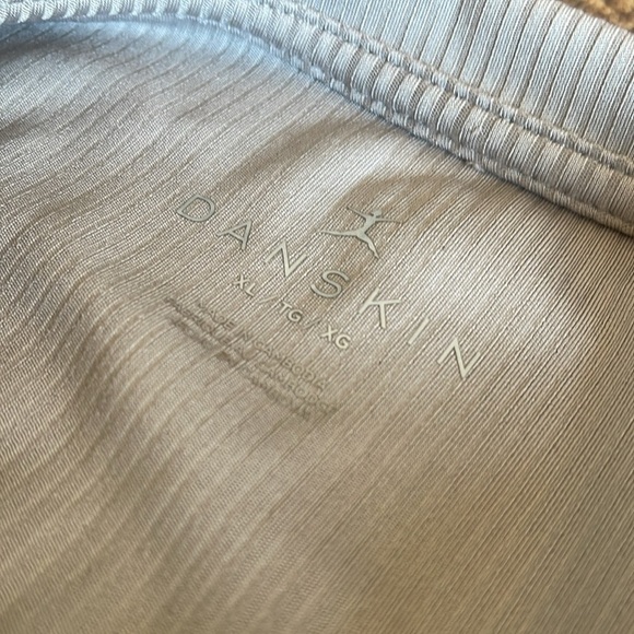 Danskin beige tan ribbed lightweight pullover crewneck - Picture 4 of 4